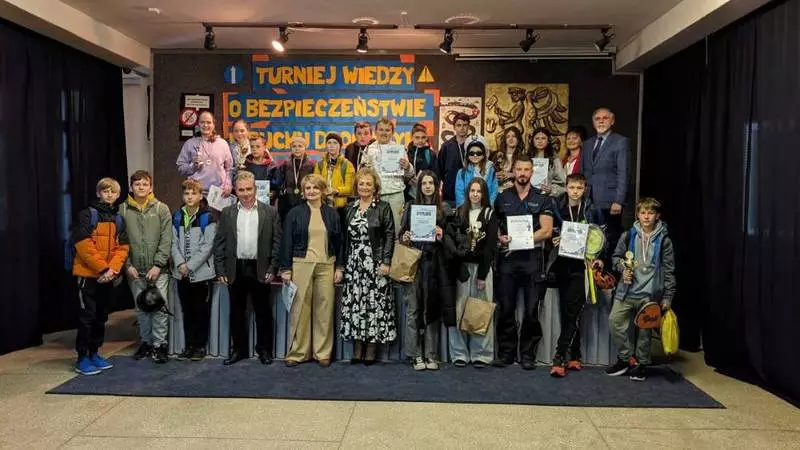 Mundurowi wręczali nagrody na Turnieju Wiedzy o Bezpieczeństwie w Ruchu Drogowym!
